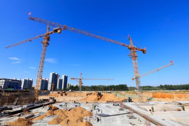 İnşaat alanı sahnesi, fotoğrafa yakın çekim.