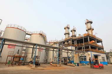 Damıtma ekipmanları ve yağ depolama teni