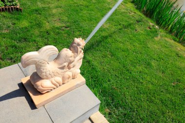 ejderha başlı su püskürtme heykeli