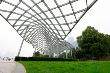 Parks, Şangay, Çin 'de deforme Metal Çerçeve Yapıları