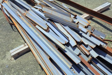 Bir fabrikada çelik kırıntısı.