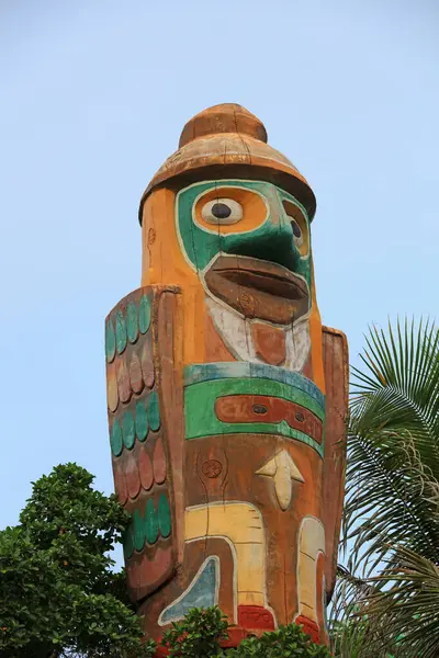 Parktaki tahta totem direkleri, Çin