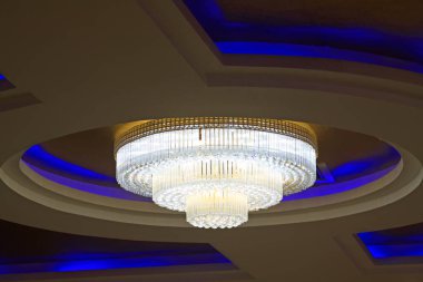 Sifon takılı tavan lambası, fotoğrafa yakın çekim