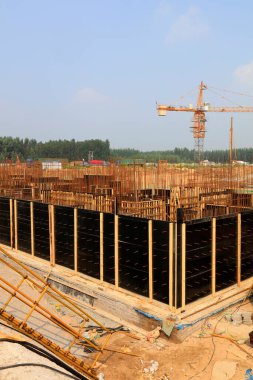 İnşaat alanlarında ahşap parantez 