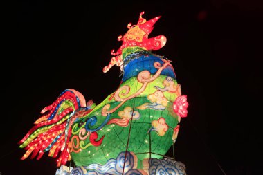 Penis şeklindeki fener, fotoğrafa yakın çekim.