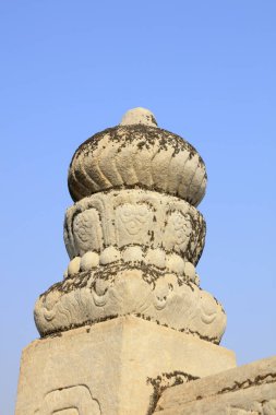 beyaz mermer korkuluklar kemer köprüsü