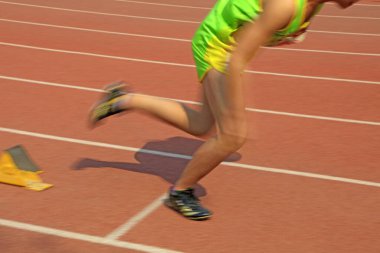 Oyun grubunda koşucular başlar