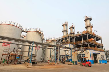 Damıtma ekipmanları ve yağ depolama teni