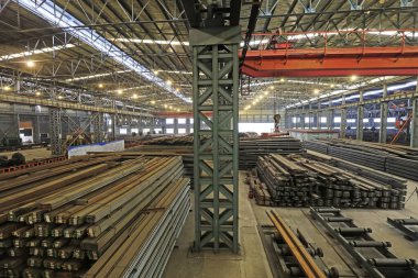 Çelik üretim hattı, fotoğrafa yakın çekim.