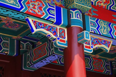 Çin geleneksel binası zenginleştirilmiş bir bina.