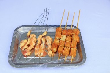 Et ve tofu, fotoğrafa yakın çekim.