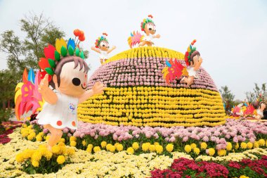 Parkta kasımpatı heykeli