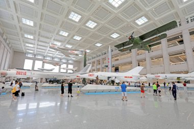 Pekin - 28 Haziran 2019: Sergi salonunda savaşçılar ve füzeler, Çin Halk Devrimci Askeri Müzesi, Pekin, Çin