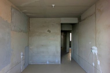 Yarı bitmiş ürün odası, fotoğrafa yakın çekim.