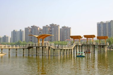 Bir su parkının manzarası, fotoğrafa yakın çekim.