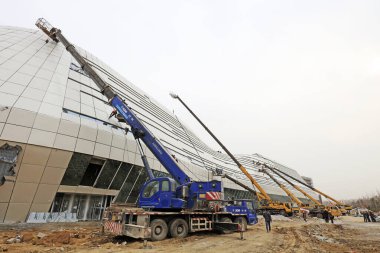 Tangshan Tangshan - 6 Mart 2016 'da Tangshan Uluslararası Konferansı ve Sergi Merkezi şantiyesi, Tangshan, Çin