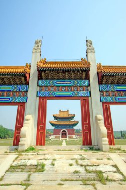 Zunhua şehri - 23 Mayıs 2015, Zunhua şehri, Çin 'in Hebei ili, Qing Hanedanlığı' nın Doğu Kraliyet Mezarları 'nda peyzaj inşa ediyor..