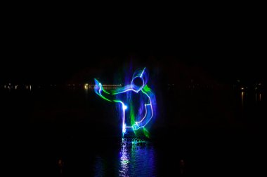 Müzik fıskiyesi su perdesi film görüntüleri, fotoğrafa yakın çekim.