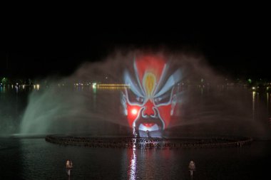 Müzik fıskiyesi su perdesi film görüntüleri, fotoğrafa yakın çekim.