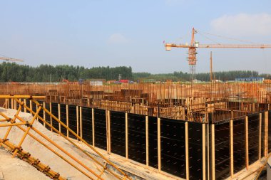 İnşaat alanlarında ahşap parantez 