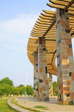 Tahta veranda ve sütun 