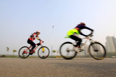 Yoldaki bisiklet yarışı sahası, Çin