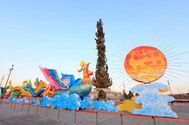 Phoenix şekilli fener, fotoğrafa yakın çekim.