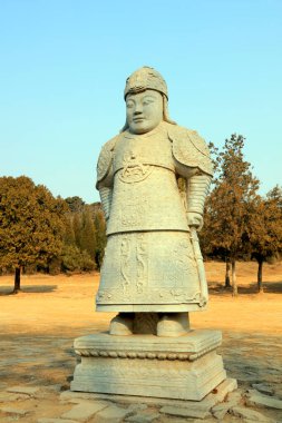 Eski Çinli generallerin taş heykelleri.