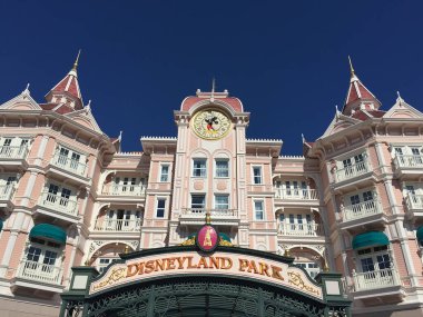 Paris 'teki Disney Park' ın mimari görünümü, Franc