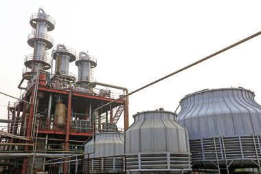 Damıtma ekipmanları ve yağ depolama teni