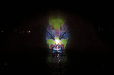 Su kürtasındaki Pekin Operasının Facebook 'u