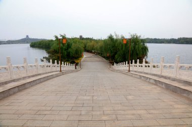 Taş köprü korkuluğu.