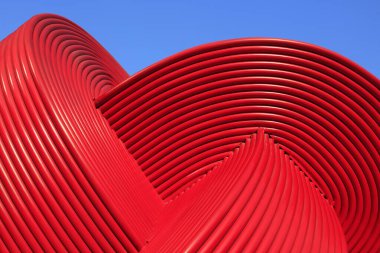 Kırmızı çelik tüp heykel