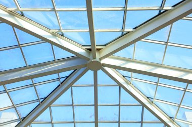 Fabrika inşaatında çelik kiriş