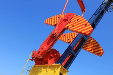 Işın kolu dengeli pompalama ünitesi