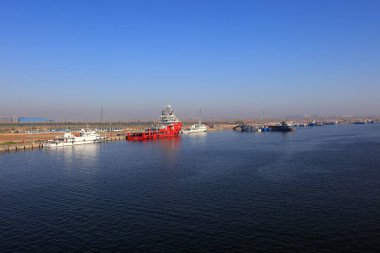 Gemi limana demirlemişti.