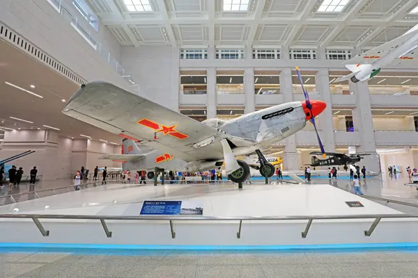 Pekin - 28 Haziran 2019: ABD P-51D Mustang avcı uçağı, Çin Halk Devrimci Askeri Müzesi, Pekin, Çin