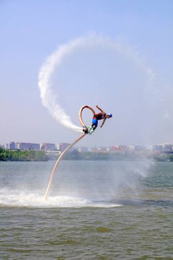 Tangshan - 19 Haziran: Su püskürtme özel efekt performansı, 19 Haziran 2016, Tangshan şehri, Çin