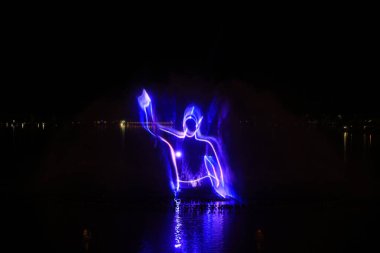 Müzik fıskiyesi su perdesi film görüntüleri, fotoğrafa yakın çekim.