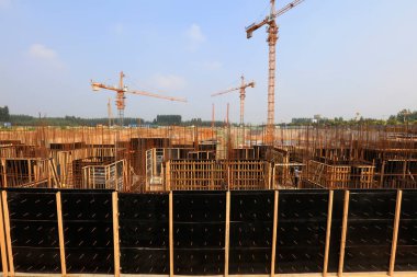 İnşaat alanlarında ahşap parantez 