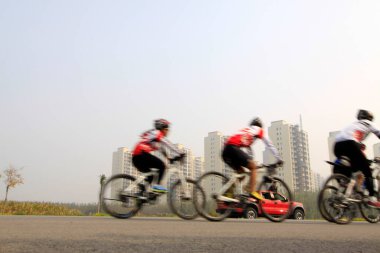Yoldaki bisiklet yarışı sahası, Çin