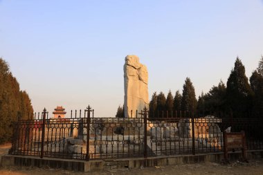 Eski Çin 'in kırık taş tabletleri.