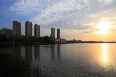 Akşamları rıhtım manzarası, Çin