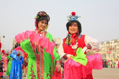 LUANNAN COUNTY - 7 Mart: geleneksel Çin tarzı Yanko dans gösterileri 7 Mart 2015 tarihinde, Luannan County, Hebei Eyaleti, Chin