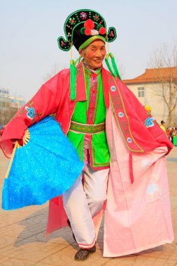 LUANNAN COUNTY - 6 Mart 2015 'te geleneksel Çin usulü Yanko dans gösterileri meydanda, Luannan County, Hebei, Chin