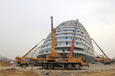 Tangshan Tangshan - 6 Mart 2016 'da Tangshan Uluslararası Konferansı ve Sergi Merkezi şantiyesi, Tangshan, Çin