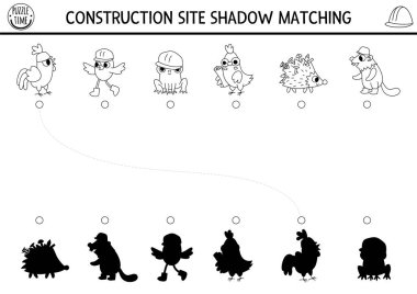İnşaat alanı siyah ve beyaz gölgeli. Sert şapkalı hayvan işçileriyle eşleşiyor. Bina yapboz ya da boyama sayfası gibi. Çocuk için doğru siluet yazdırılabilir çalışma tablosu veya oyun bul