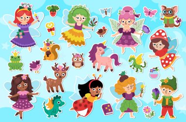 Vektör peri etiketi paketi. Kanatlı küçük kızların olduğu sevimli yamalar. Orman prensesi ikon koleksiyonu. Fantezi orman hayvan çizimleri. Sihirli bahçe elf, tek boynuzlu at, ejderha, peri masalı yaratıcısı