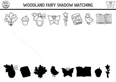 Orman perisi siyah ve beyaz gölgeleri fantezi nesneleriyle eşleştiriyor. Sihirli orman yapbozu, sihirli değnekle, büyü kitabıyla. Doğru siluet yazdırılabilir çalışma tablosu bul, oyun. Peri masalı boyama sayfası