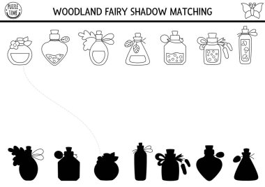 Orman perisi siyah ve beyaz gölgeler sihirli iksirle etkinliği eşleştiriyor. Böğürtlenli, çiçekli, aşk iksirli bir orman bulmacası. Doğru siluet yazdırılabilir çalışma tablosunu bul. Peri masalı boyama sayfası 